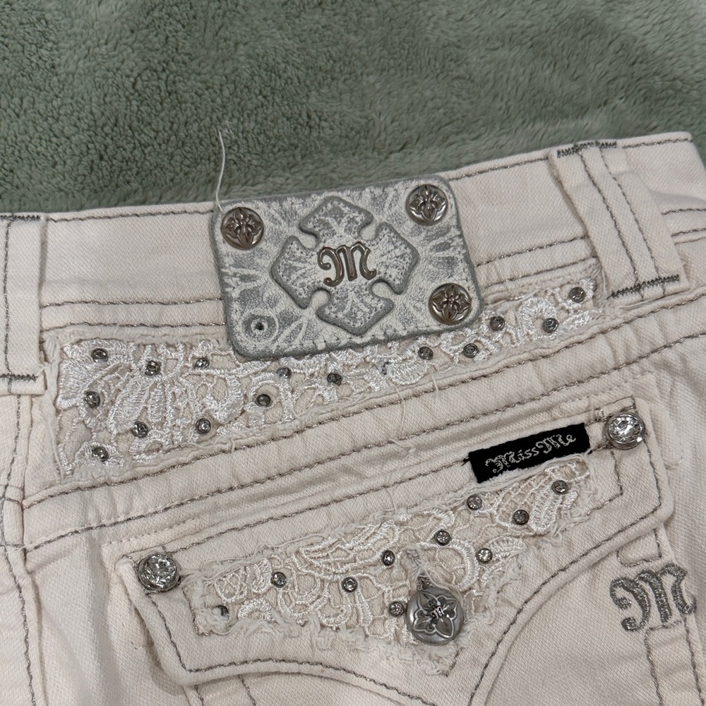 Miss Me Cream Jean Shorts - Picture 6 of 6